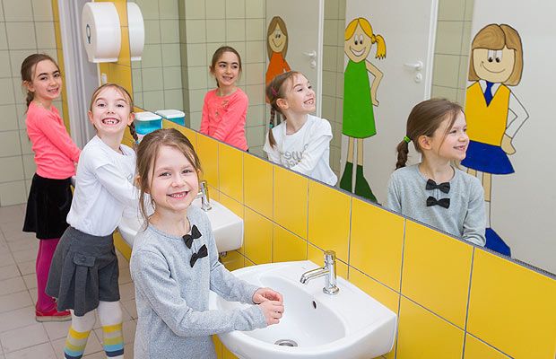 FERRO dzieciom – firma remontuje łazienki dla sześciolatków
