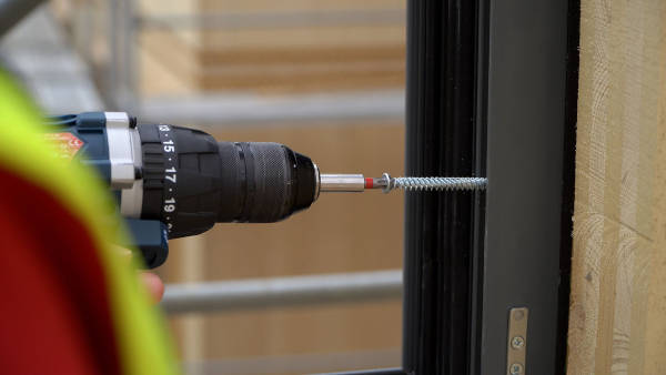 Dlaczego poprawny montaż to za mało? Kluczowa rola zamocowań